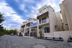 Fabhotel Continental Lebe Inn