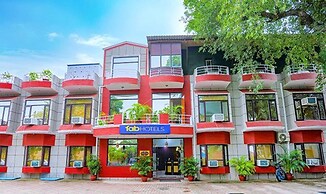 Fabhotel Traika Inn