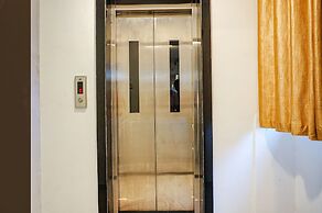 Fabhotel Royal Palace Inn