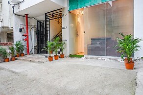 Fabhotel Royal Palace Inn