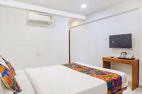 Fabhotel Royal Palace Inn