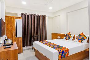 Fabhotel Royal Palace Inn