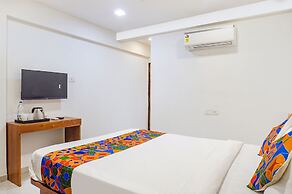 Fabhotel Royal Palace Inn