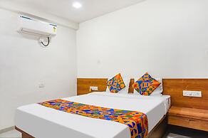 Fabhotel Royal Palace Inn