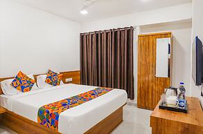 Fabhotel Royal Palace Inn