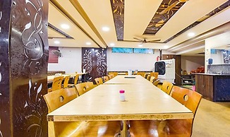 Fabhotel Raghumani Palace