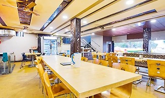 Fabhotel Raghumani Palace