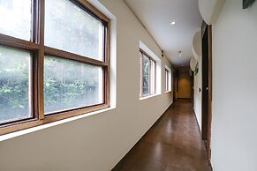 Fabhotel Dua Continental