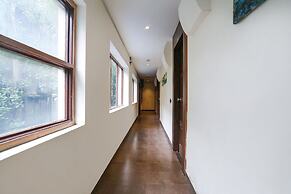 Fabhotel Dua Continental