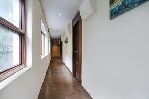 Fabhotel Dua Continental