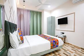 Fabhotel Luxurious Inn