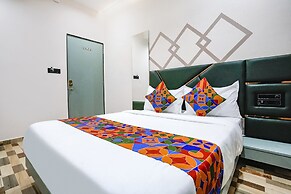 Fabhotel Luxurious Inn