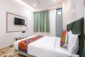 Fabhotel Luxurious Inn