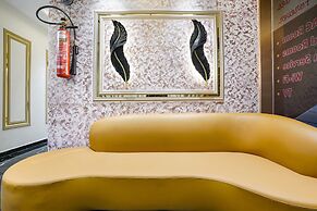 Fabhotel Luxurious Inn