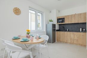 Dabki Apartment By the Beach by Renters