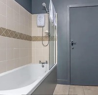 One Bed Apartment - Amazing Town Centre Location