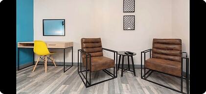 One Bed Apartment - Amazing Town Centre Location