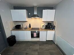 One Bed Apartment - Amazing Town Centre Location