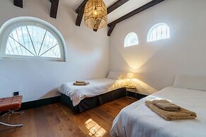 Golden Villa Luxury Pool Retreat & Beach