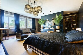 Golden Villa Luxury Pool Retreat & Beach