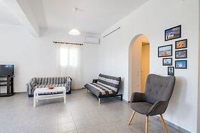 Family House for 3 by Tinosstay