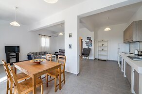 Family House for 3 by Tinosstay