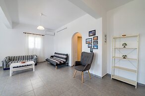 Family House for 3 by Tinosstay