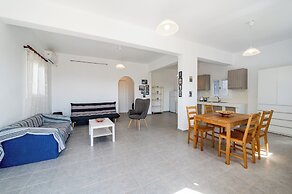 Family House for 3 by Tinosstay