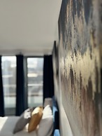 Spacious 2BR City Center Apartment