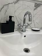 Spacious 2BR City Center Apartment