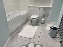 Royal Docks Luxury 3 Bedroom Apartment