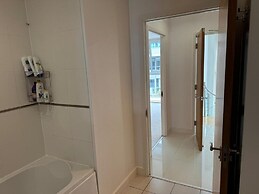 Royal Docks Luxury 3 Bedroom Apartment