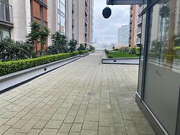 Royal Docks Luxury 3 Bedroom Apartment