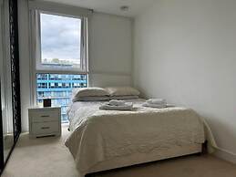 Royal Docks Luxury 3 Bedroom Apartment