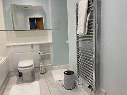 Royal Docks Luxury 3 Bedroom Apartment