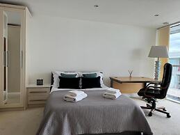 Royal Docks Luxury 3 Bedroom Apartment