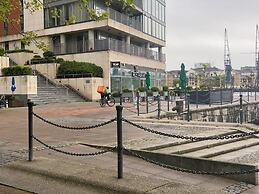 Royal Docks Luxury 3 Bedroom Apartment
