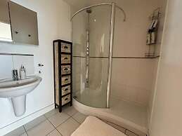 Royal Docks Luxury 3 Bedroom Apartment