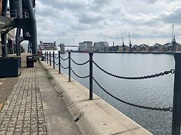 Royal Docks Luxury 3 Bedroom Apartment