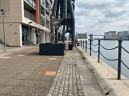 Royal Docks Luxury 3 Bedroom Apartment