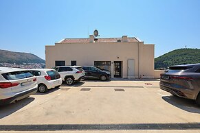 Hedera Estate, Hedera A47