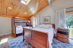 Peaceful Warrenville Home: 1 Mi to Herrick Lake!