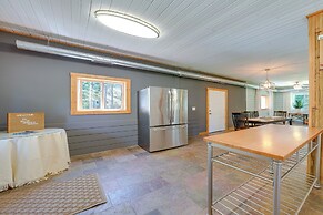 Peaceful Warrenville Home: 1 Mi to Herrick Lake!