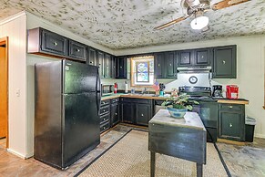 Unique & Artsy Cabin w/ Mountain Views!