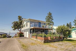 Walk to Water: Camano Home w/ Ocean-view Deck