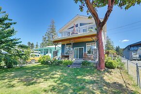 Walk to Water: Camano Home w/ Ocean-view Deck