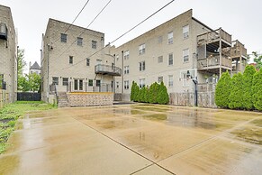Walk to Lake Michigan: Chicago Apt w/ Deck