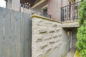 Walk to Lake Michigan: Chicago Apt w/ Deck