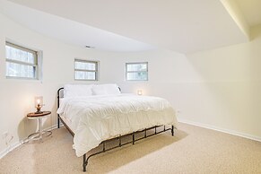 Walk to Lake Michigan: Chicago Apt w/ Deck