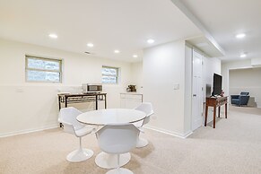 Walk to Lake Michigan: Chicago Apt w/ Deck